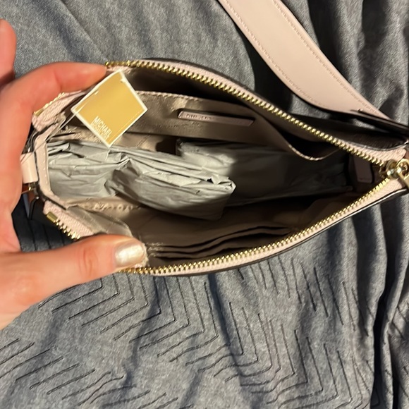 Michael Kors Jet Set Travel Purse with coin purses - Picture 9 of 17